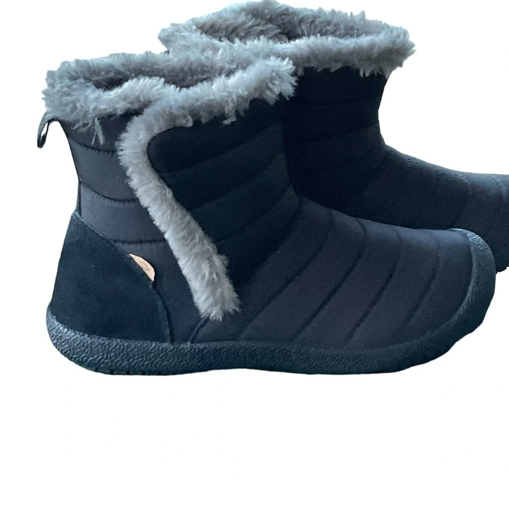 LAMO NWT Weather-Resistant Alina Bootie - Size 8‎